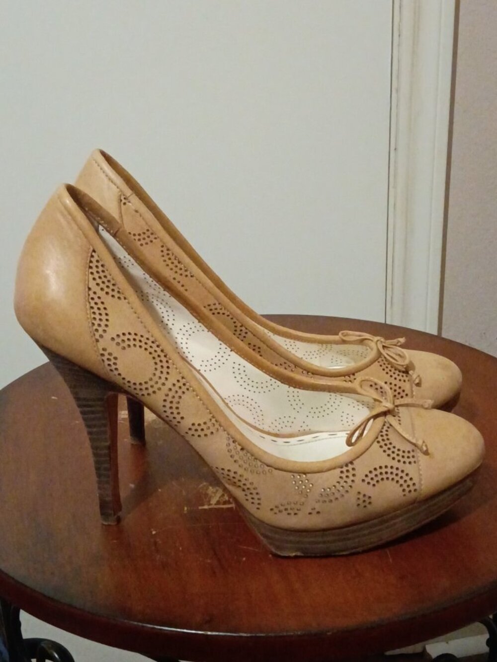 Women's Coach Bethanie Sand Platform Pump - Size 8.5B Brown